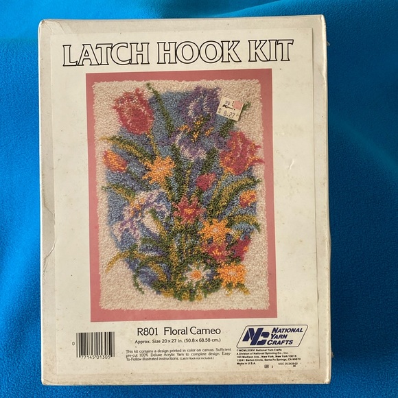 Latch Hook Kit “Floral Cameo” 20 x 27” Vintage NWT - Picture 1 of 5